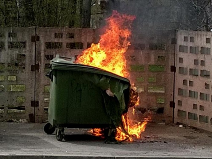 Из-за пластиковых мусорных контейнеров в Судаке выросло количество пожаров