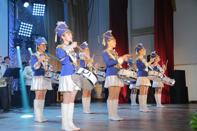 Мажоретки из Морского выступили на концерте в честь 300-летия Российской полиции