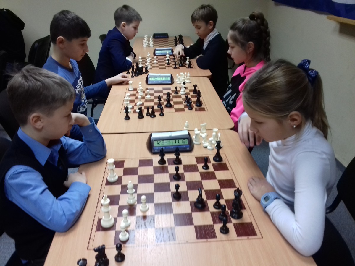 Дети сотрудников органов безопасности вернулись с победой с турнира по шахматам