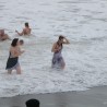 Судакчане на Крещение окунулись в море, несмотря на шторм 125