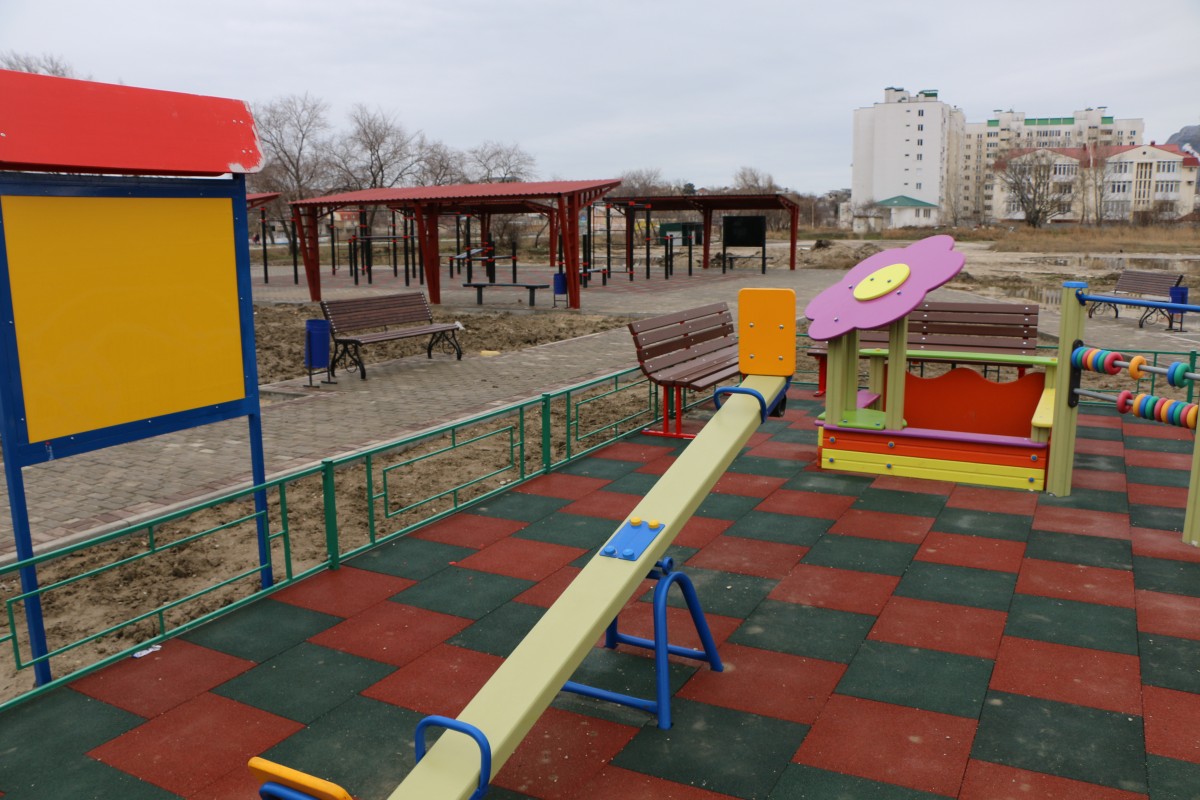 На Коммунальной в 2017 году уже были установлены площадки для детей и ГТО