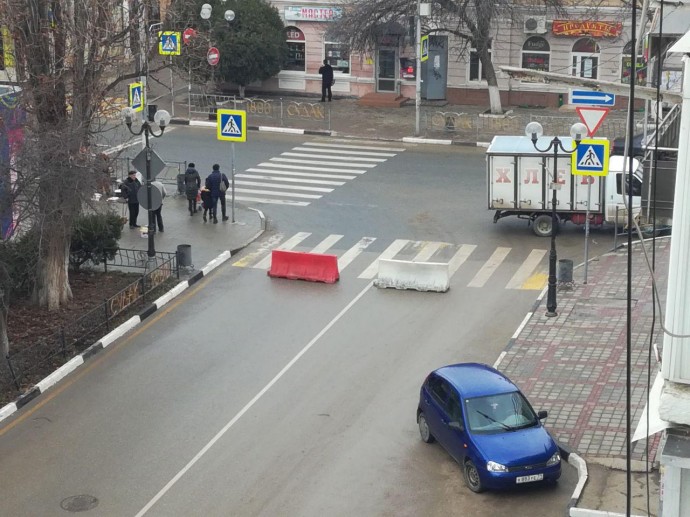 Улицу Гагарина в Судаке перекрыли для транспорта